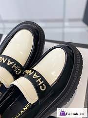 Fortok Chanel Logo Shiny Calfskin Loafers White - 5