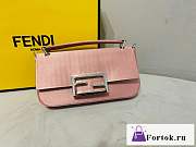 Fortok Fendi Baguette Bag in Pink 19x14x4cm - 1