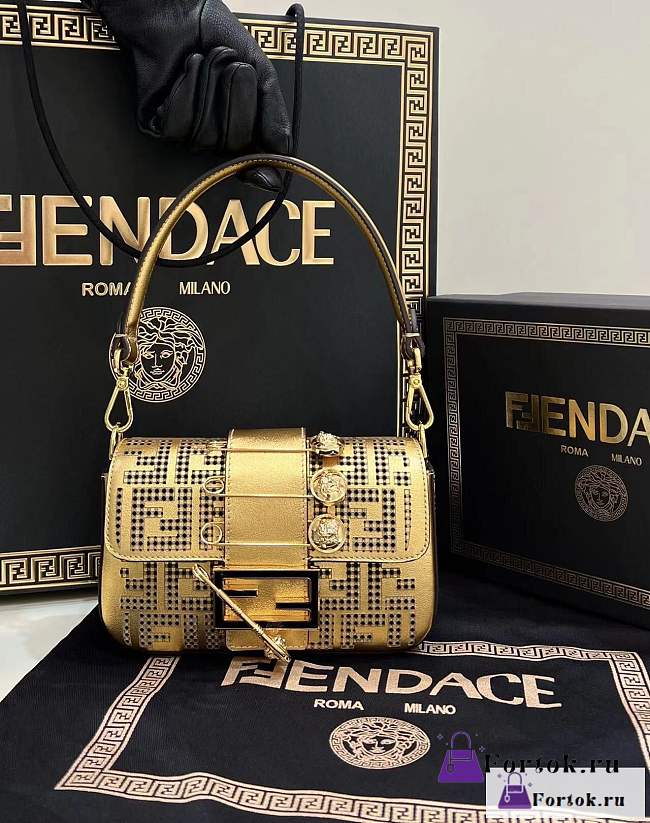 Fortok Fendi x Versace Baguette Bag Gold 20x13x5cm - 1