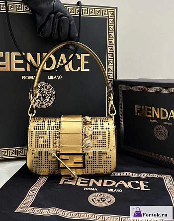 Fortok Fendi x Versace Baguette Bag Gold 20x13x5cm