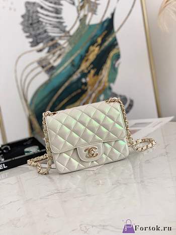 Fortok Chanel Classic Flap Bag Iridescent Ivory 17cm