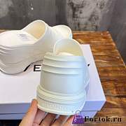 Fortok Givenchy Marshmallow Wedge Sandals In White - 3