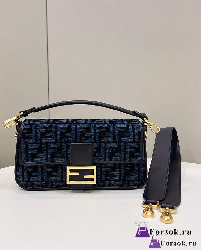 Fortok Fendi Iconic Baguette Bag Blue 8579 27x6x15cm - 1