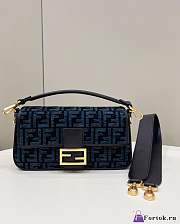 Fortok Fendi Iconic Baguette Bag Blue 8579 27x6x15cm - 1