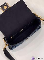 Fortok Fendi Iconic Baguette Bag Blue 8579 27x6x15cm - 4