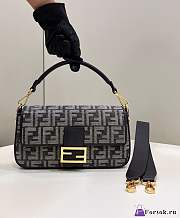 Fortok Fendi Iconic Baguette Bag Grey 8579 27x6x15cm - 1