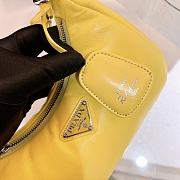 Fortok Prada Padded Nappa-leather Prada Re-Edition 2005 Shoulder Bag Yellow - 5