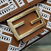 Fortok Fendi Medium FF Baguette Embroidered Bag 26x13x6cm - 4