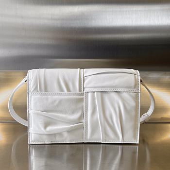 Fortok Bottega Veneta Mini Cassette Cross-Body Bag White 19x13.5x3.5cm