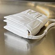 Fortok Bottega Veneta Mini Cassette Cross-Body Bag White 19x13.5x3.5cm - 2