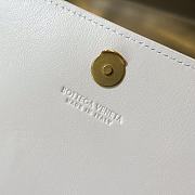 Fortok Bottega Veneta Mini Cassette Cross-Body Bag White 19x13.5x3.5cm - 3