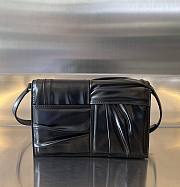 Fortok Bottega Veneta Mini Cassette Cross-Body Bag Black 19x13.5x3.5cm - 1