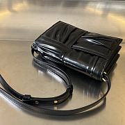 Fortok Bottega Veneta Mini Cassette Cross-Body Bag Black 19x13.5x3.5cm - 3