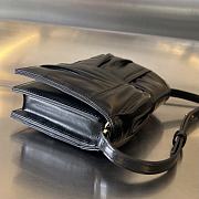 Fortok Bottega Veneta Mini Cassette Cross-Body Bag Black 19x13.5x3.5cm - 4