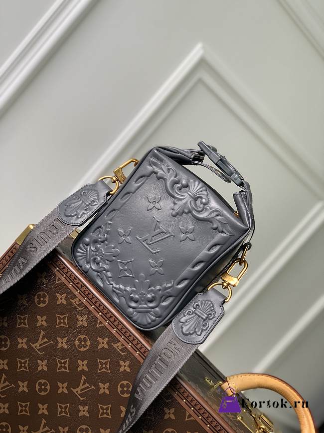 Fortok Louis Vuitton Cruiser Messenger Bag Black M21812 16.5x24x10cm - 1