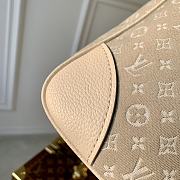 Fortok Louis Vuitton Croissant Bag Beige Monogram Canvas M95225 19×30×10cm - 5