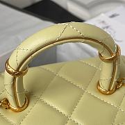 Fortok Chanel Small Vanity Case Lambskin Light Yellow 12.5x15x8cm - 4