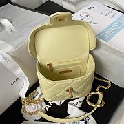 Fortok Chanel Small Vanity Case Lambskin Light Yellow 12.5x15x8cm - 5