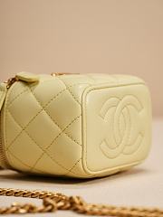 Fortok Chanel 23S Small Vanity Bag With Chain Yellow 10x9x7cm - 3