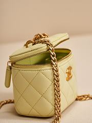 Fortok Chanel 23S Small Vanity Bag With Chain Yellow 10x9x7cm - 2