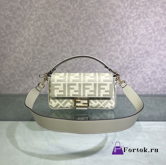 Fortok Fendi Iconic Baguette Bag Light Green 27x6x15cm - 1