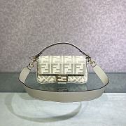 Fortok Fendi Iconic Baguette Bag Light Green 27x6x15cm - 1