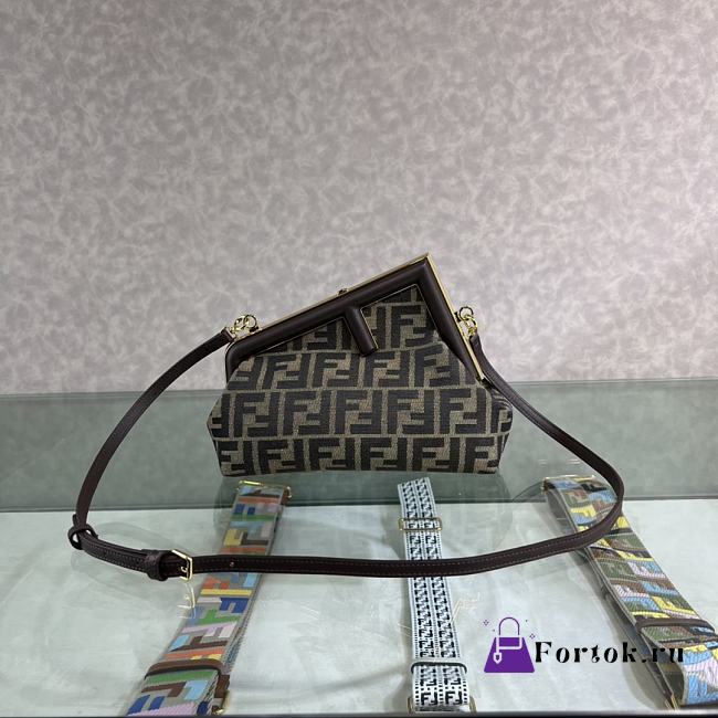 Fortok Fendi First Classic FF Fabric Bag 26x18x9.5cm - 1