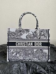 Fortok Dior CD Book Tote Bag Black and White Zoo 36.5×28×17.5cm - 1