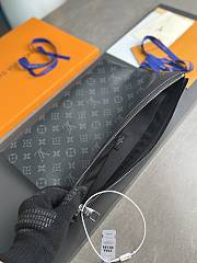 Fortok Louis Vuitton Discovery Pochette Monogram Eclipse Canvas Clutch 34x25x2cm - 4
