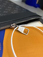 Fortok Louis Vuitton Discovery Pochette Monogram Eclipse Canvas Clutch 34x25x2cm - 2