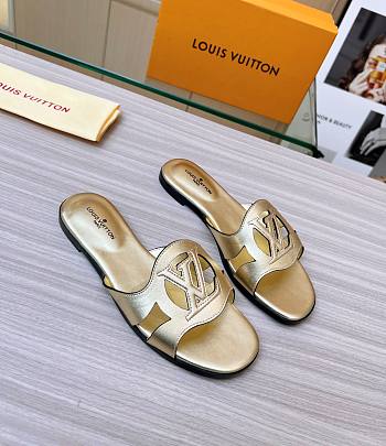 Fortok Louis Vuitton Isola Flat Mule Gold