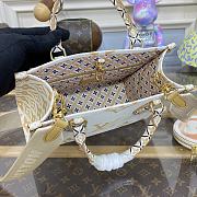 Fortok Louis Vuitton Bythepool Onthego PM Bag Beige M22976 25x19x11.5cm - 4
