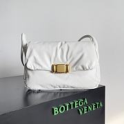 Fortok Bottega Veneta Pad Messenger Bag White 29x19x9cm - 1