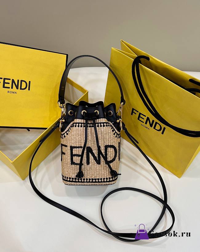 Fortok Fendi Mon Tresor Beige And Black Straw Mini Bag 12x10x19cm - 1