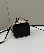 Fortok Fendi Mon Tresor Beige And Black Straw Mini Bag 12x10x19cm - 6