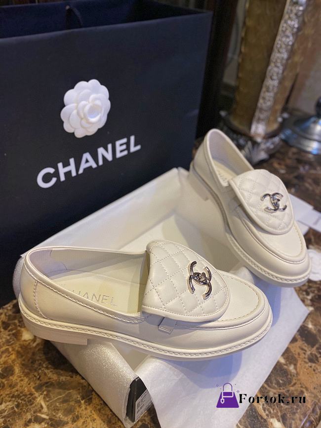 Fortok Chanel Lambskin Quilted CC Turnlock Loafers White - 1