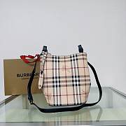 Fortok Burberry Haymarket Check Crossbody Bucket Bag In Black 18.5x15x23.5cm - 1