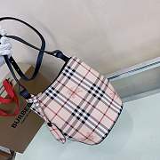 Fortok Burberry Haymarket Check Crossbody Bucket Bag In Black 18.5x15x23.5cm - 3