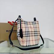 Fortok Burberry Haymarket Check Crossbody Bucket Bag In Black 18.5x15x23.5cm - 2