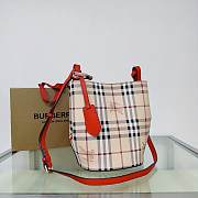 Fortok Burberry Haymarket Check Crossbody Bucket Bag In Red 18.5x15x23.5cm - 2