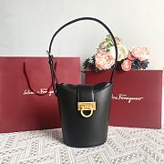 Fortok Salvatore Ferragamo Black Leather Trifolio Bucket Bag 13×10×19cm - 1
