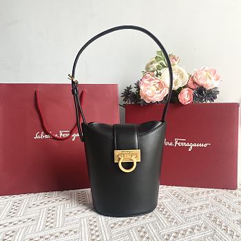 Fortok Salvatore Ferragamo Black Leather Trifolio Bucket Bag 13×10×19cm