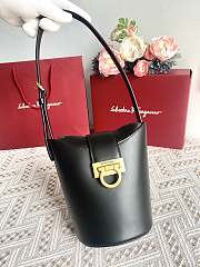Fortok Salvatore Ferragamo Black Leather Trifolio Bucket Bag 13×10×19cm - 2