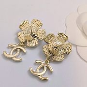 Fortok Chanel23s Camellia Pearl Stud Earrings - 5