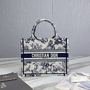 Fortok Dior Medium Book Tote Blue and White Dior Jardin Botanique Embroidery - 1
