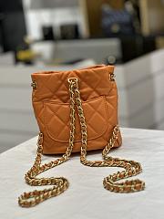Fortok Chanel Backpack Calfskin and Gold Plated Metal Orange - 3