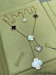Fortok Van Cleef & Arpels Magic Alhambra Necklace In Yellow Gold - 5