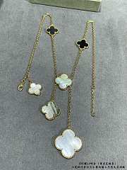 Fortok Van Cleef & Arpels Magic Alhambra Necklace In Yellow Gold - 2