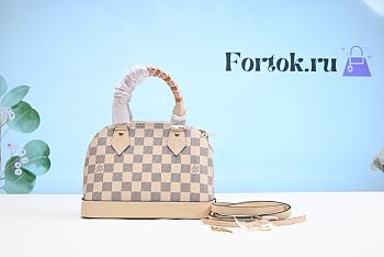 Fortok Louis Vuitton Alma Bridge Bag White N41221 25x19x12cm