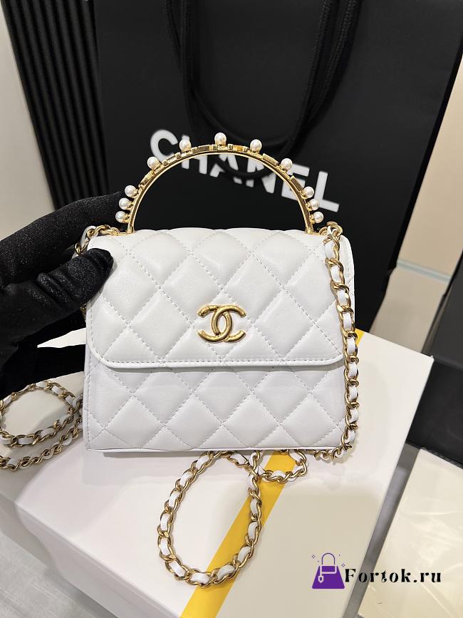 Fortok Chanel 23B Metal Pearl Wrist Bag White 14.5x12x6cm - 1